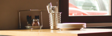 reusable plates and cutlery on restaurant table